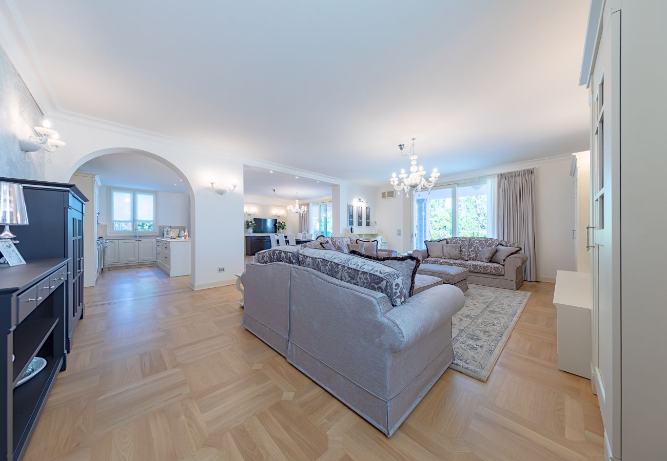 Ferienwohnung in Sirmione - Luxury Lake-Front Catullo A1