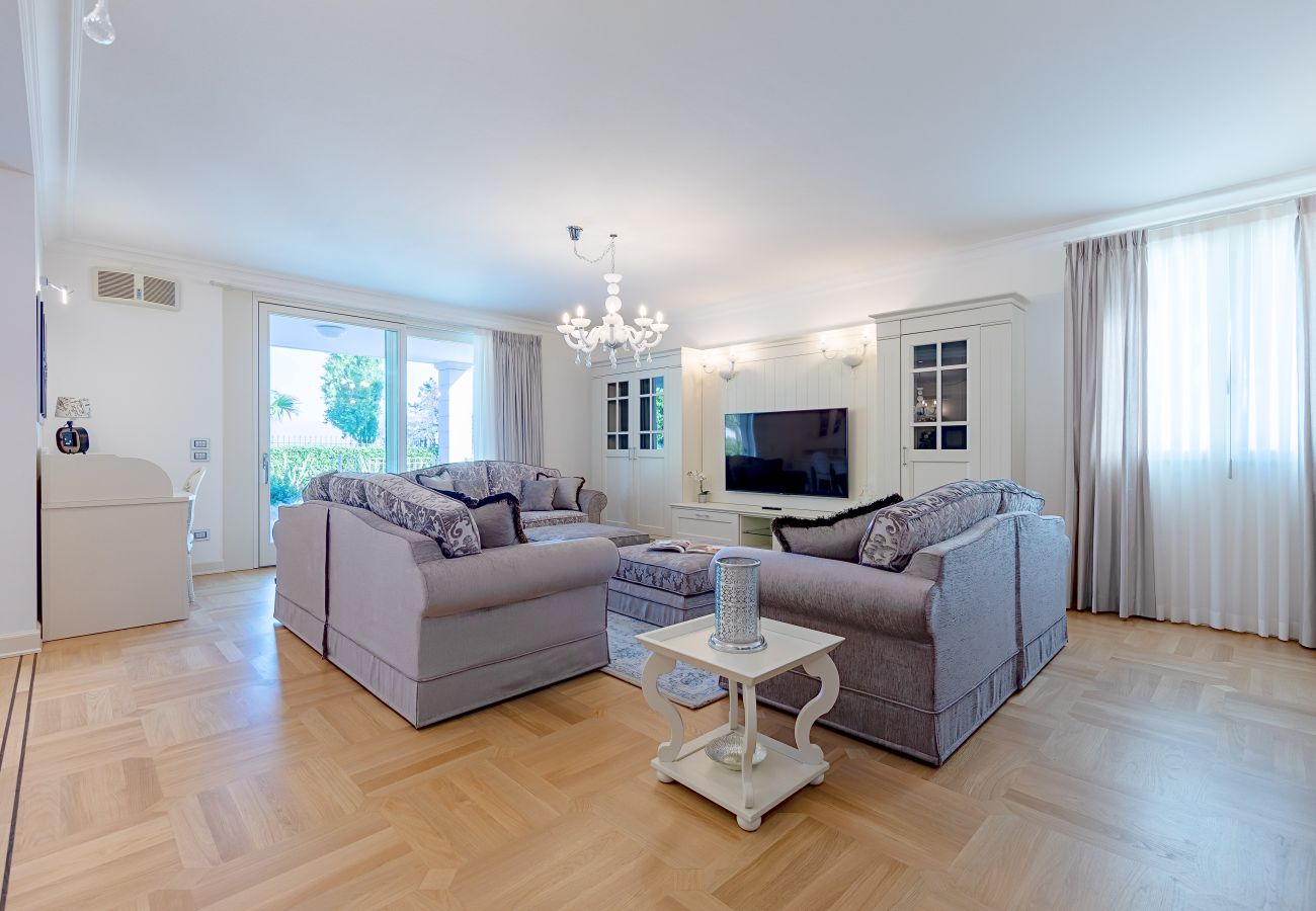 Ferienwohnung in Sirmione - Luxury Lake-Front Catullo A1