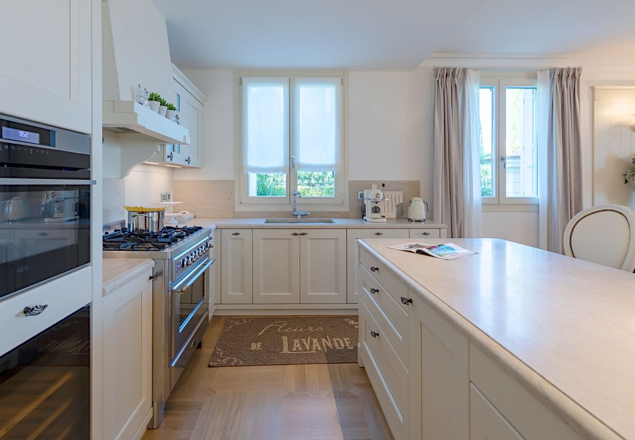 Ferienwohnung in Sirmione - Luxury Lake-Front Catullo A1
