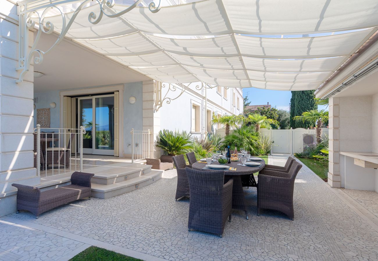 Ferienwohnung in Sirmione - Luxury Lake-Front Catullo A1