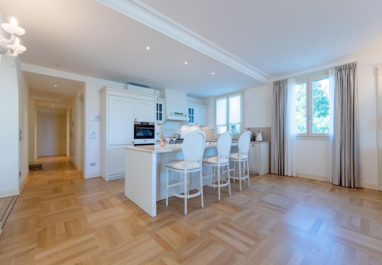 Ferienwohnung in Sirmione - Luxury Lake-Front Catullo A1
