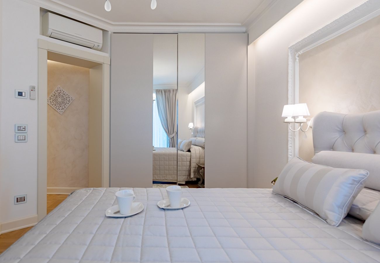 Ferienwohnung in Sirmione - Luxury Lake-Front Catullo A1