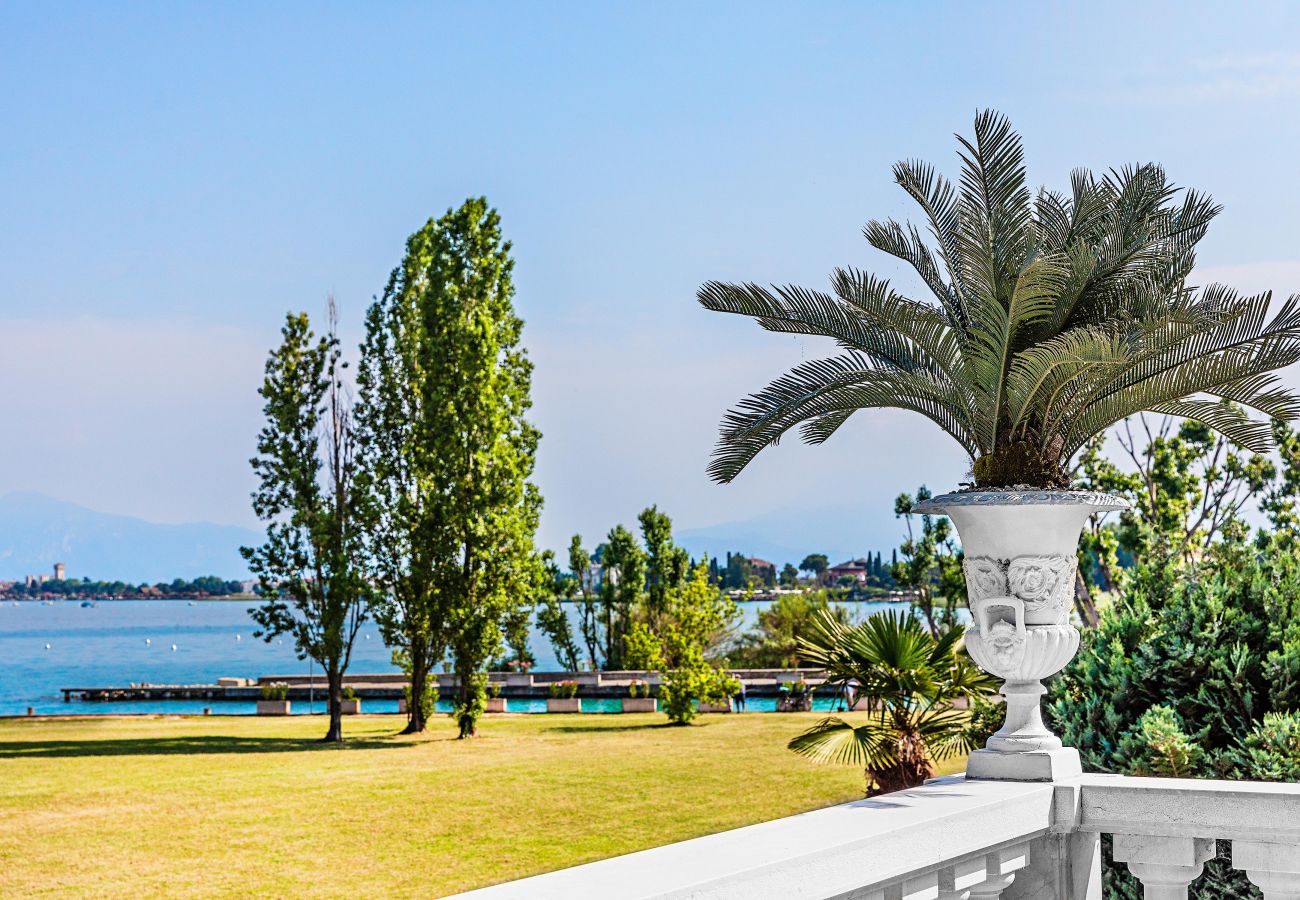 Ferienwohnung in Sirmione - Luxury Lake-Front Catullo A2