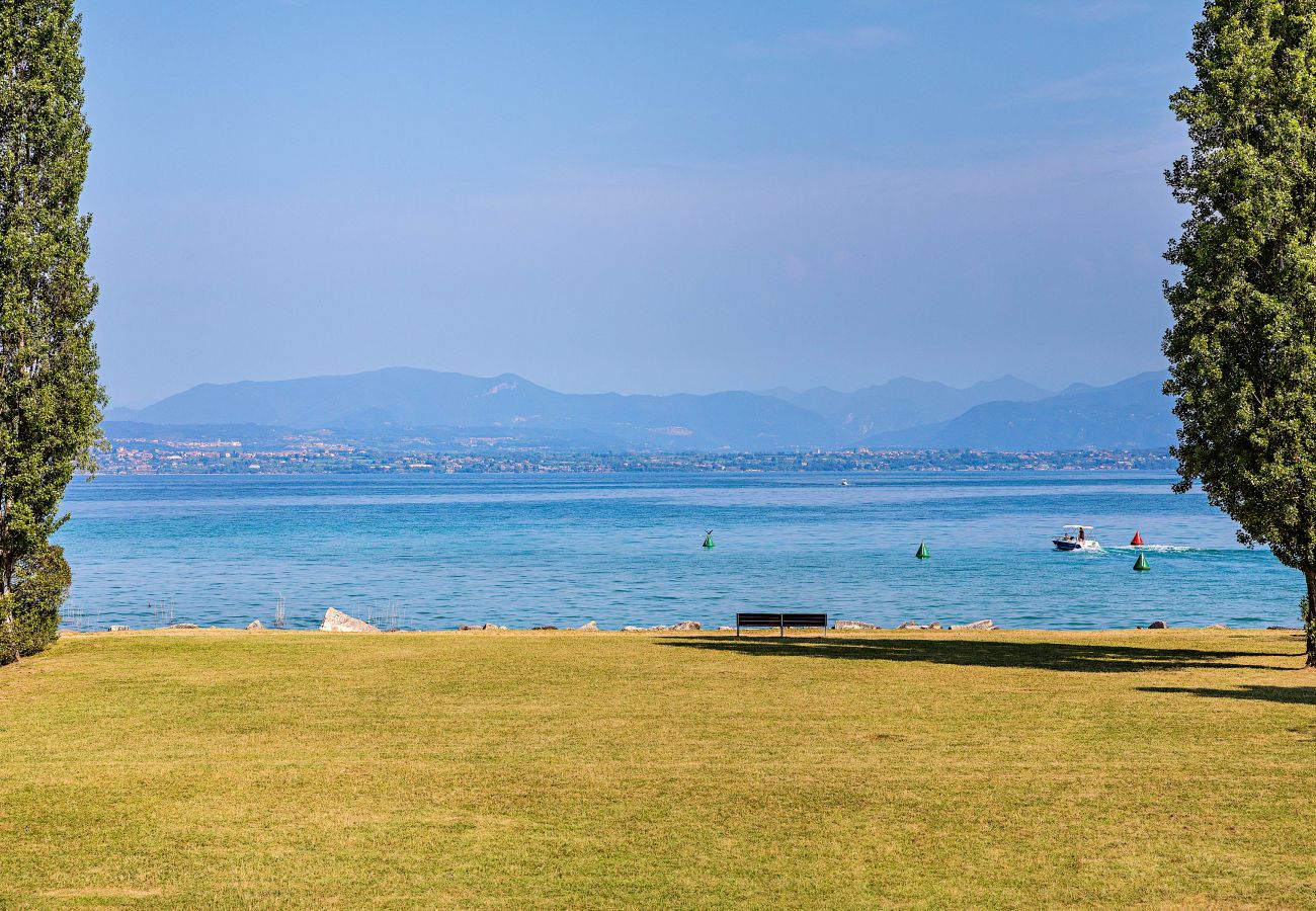 Ferienwohnung in Sirmione - Luxury Lake-Front Catullo A2