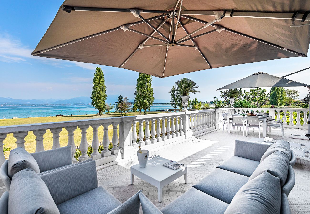Ferienwohnung in Sirmione - Luxury Lake-Front Catullo A2