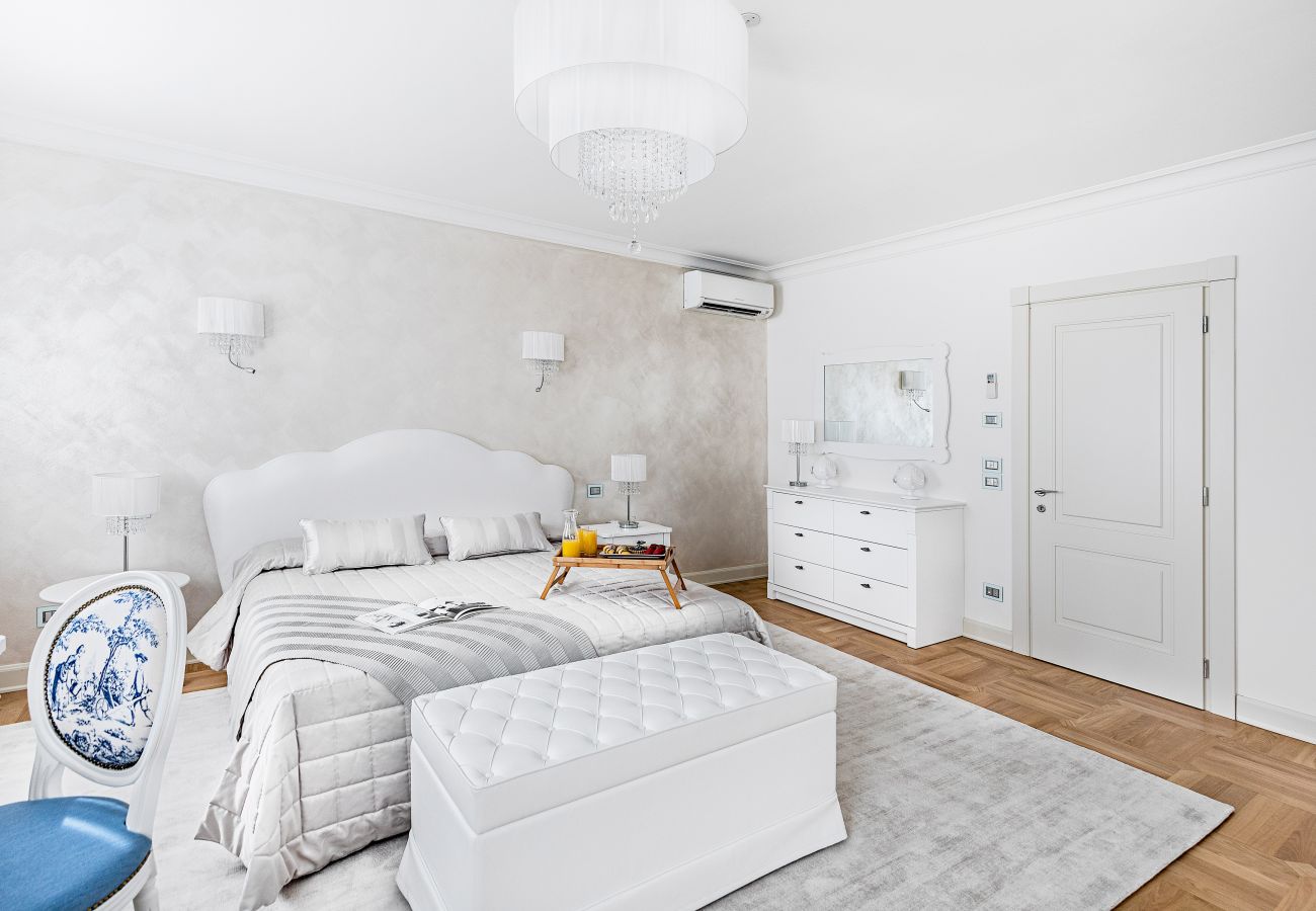 Ferienwohnung in Sirmione - Luxury Lake-Front Catullo A2