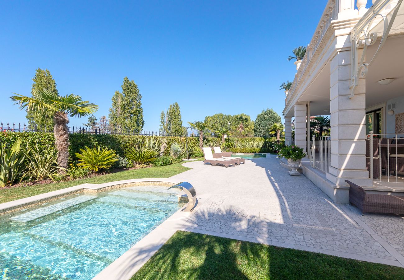 Apartment in Sirmione - Luxury Lake-Front Catullo A1