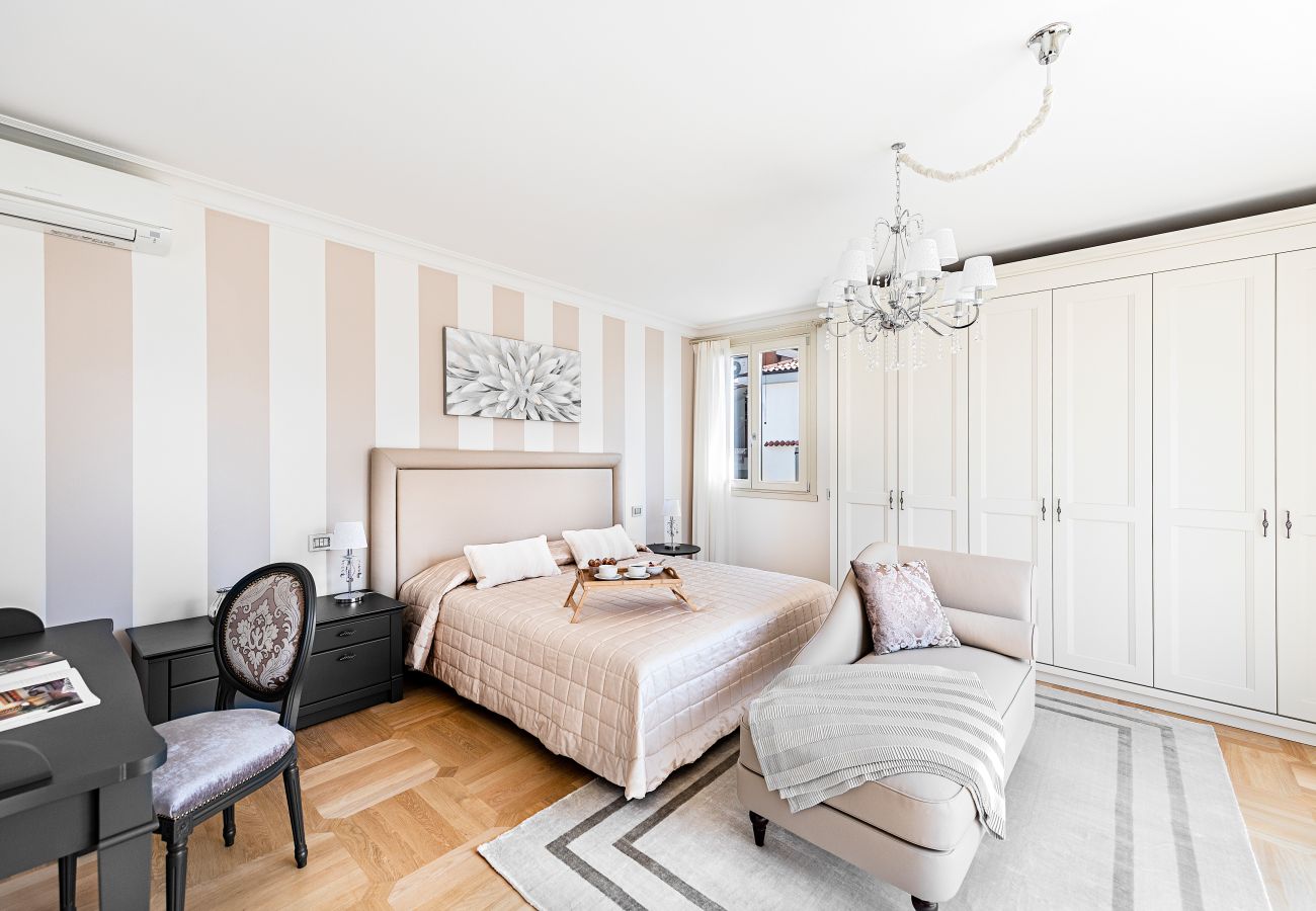 Apartment in Sirmione - Luxury Lake-Front Catullo A2